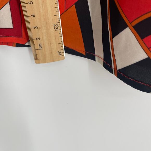 Chico’s Top Women’s Medium Red & Black Geometric Flowy Feminine - Picture 4 of 8